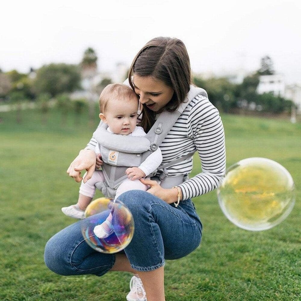 Porte Bébé - BreathBabyBag™ - Gris - Mon voyage bébé